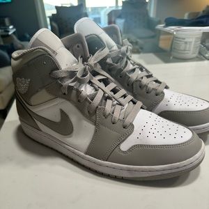 Jordan 1 Mid Linen